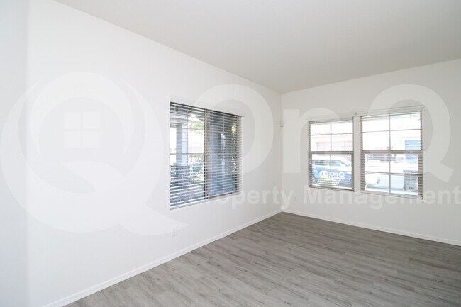 Building Photo - 1819 W Bonanza Dr