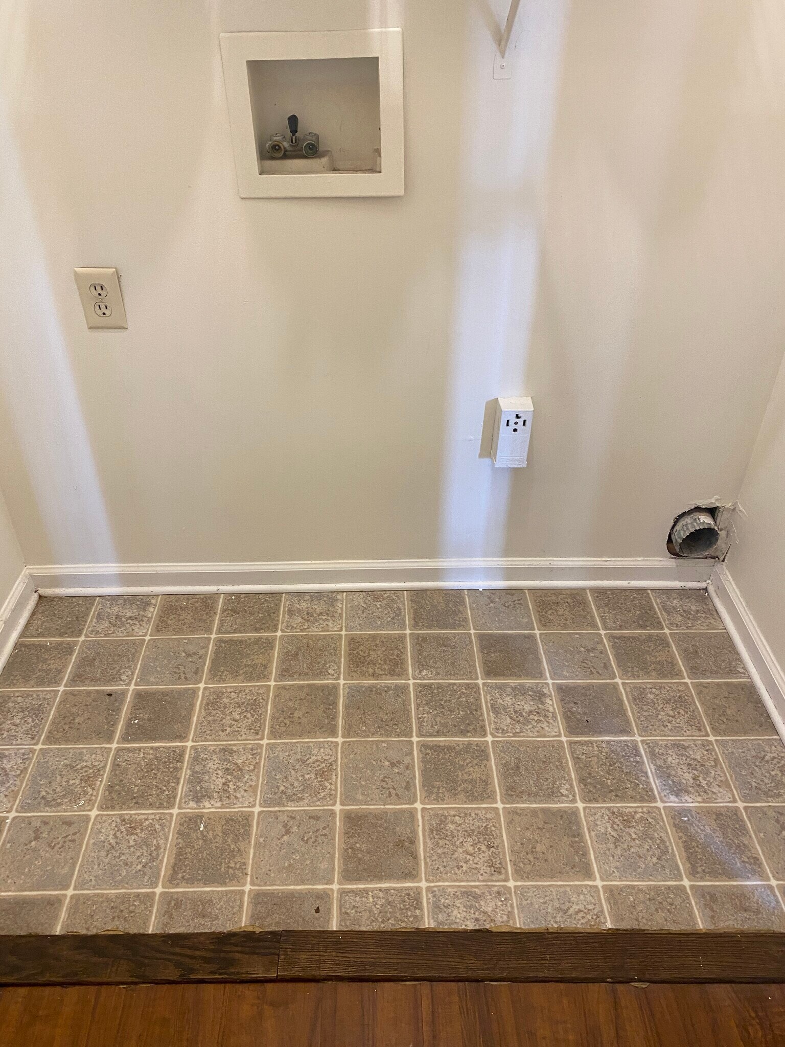 Laundry (Washer/Dryer Hookups) - 1963 Bluff Ct