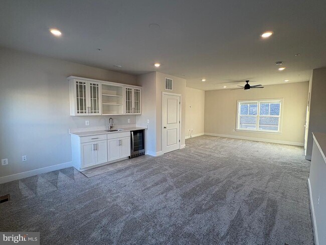 Building Photo - 139 Rubens Dr