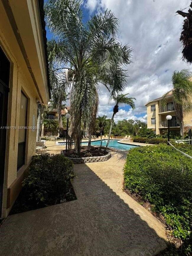 Building Photo - 9999 Summerbreeze Dr