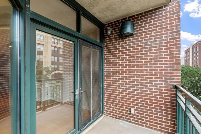 Building Photo - 408 N 1st St
