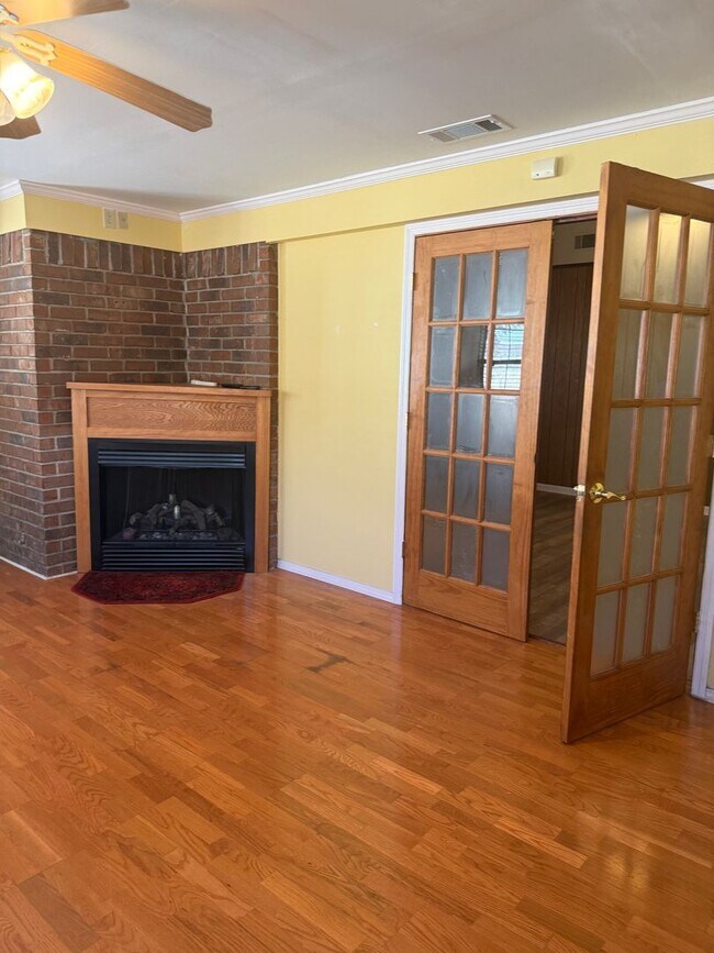 Building Photo - 706 Tibet Ave