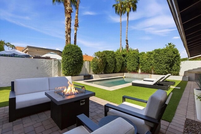 Building Photo - 8372 E San Salvador Dr