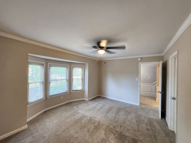 Building Photo - 624 Crown Pointe Dr