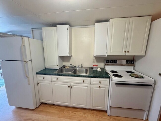 Building Photo - Three bedroom, 1 bath house with studio apartment in Burlington