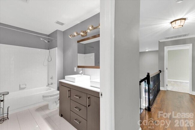 Building Photo - 3112 English Sparrow Ln