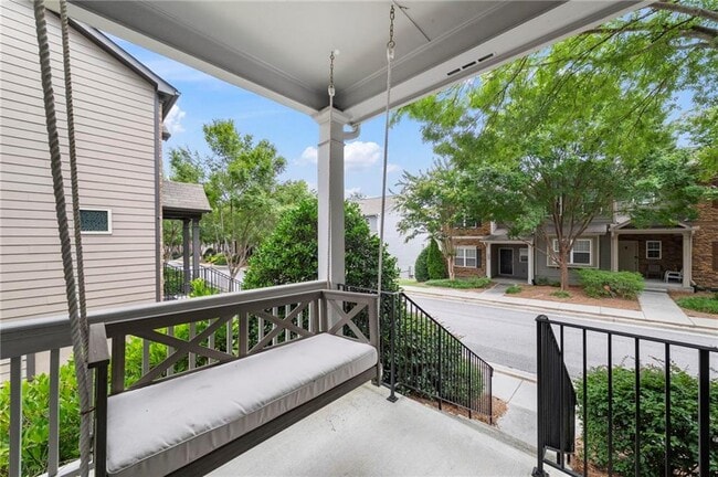 Building Photo - 5227 Whiteoak Ave