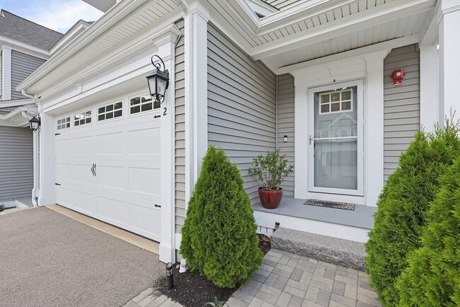 Building Photo - 2 Evergreen Dr