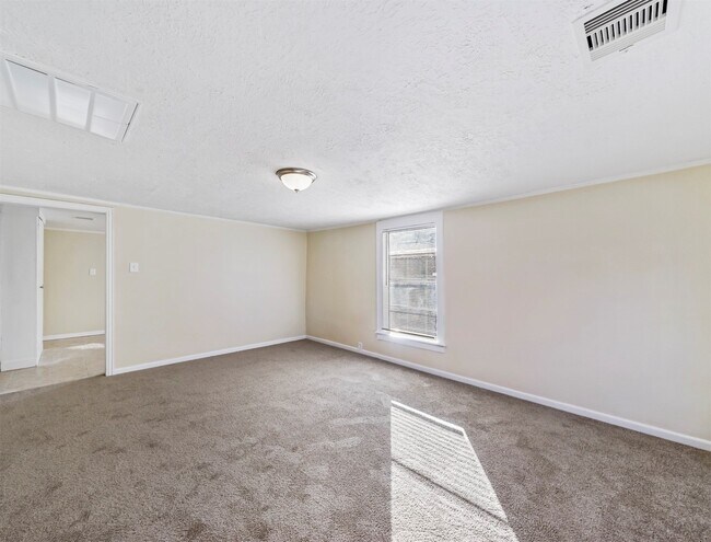 Building Photo - 203 W Hart Ave