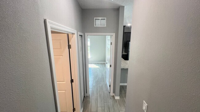 Building Photo - ADORABLE 3 Bedroom / 2 Bathroom Home in Pa...