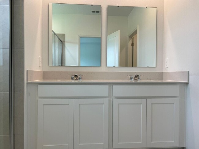 Building Photo - 3066 Chantilly Dr