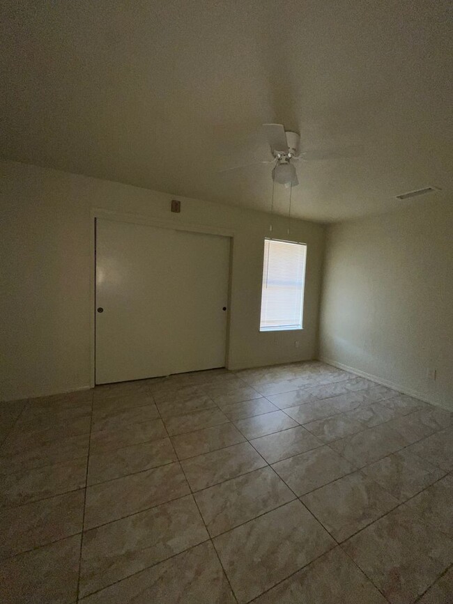 Building Photo - 3182
