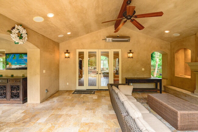 Building Photo - Elegant 5BR Furnished Estate with Pool & G...