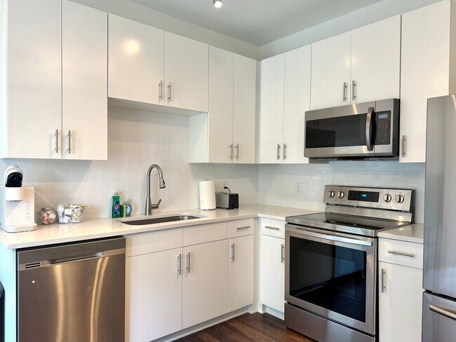 Building Photo - 542 Boulevard NE