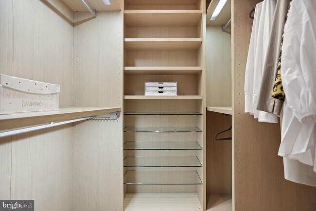 Building Photo - 1700 Kalorama Rd NW