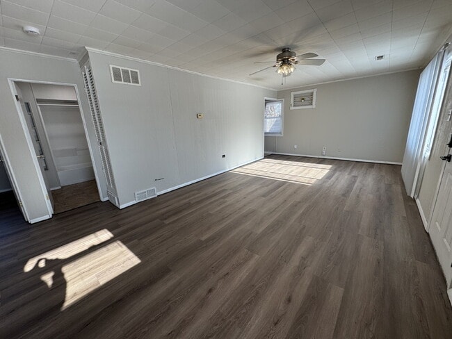 Building Photo - A MUST-SEE HOME IN SPRINGFIELD 2 BEDROOM 1 BATH GEM!