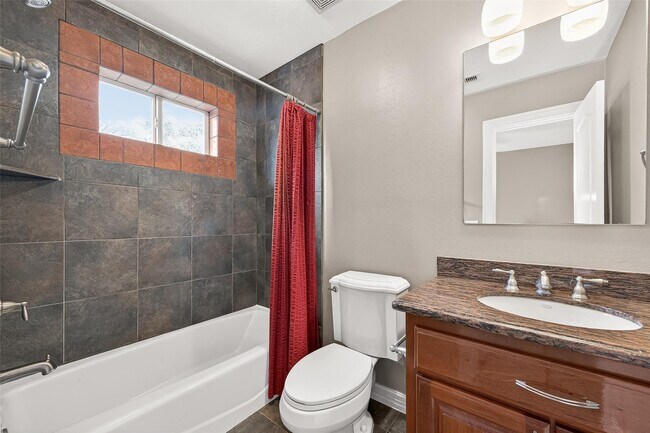 Building Photo - 903 Sugarfield Ct