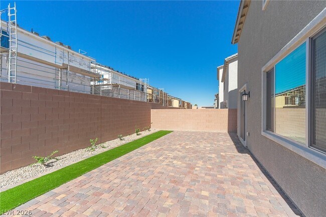 Building Photo - 5945 Lindenberry Walk St