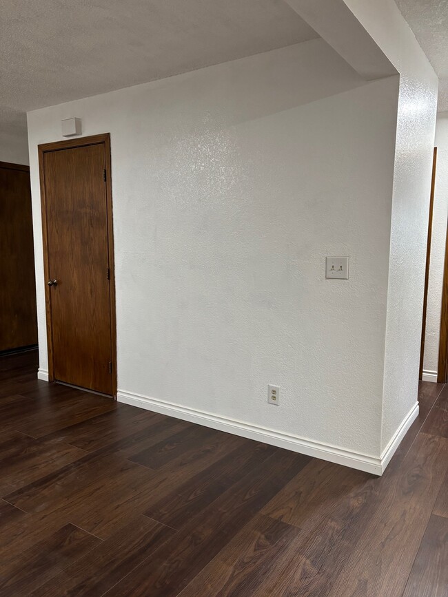 Building Photo - 1180 Golden Dawn Cir