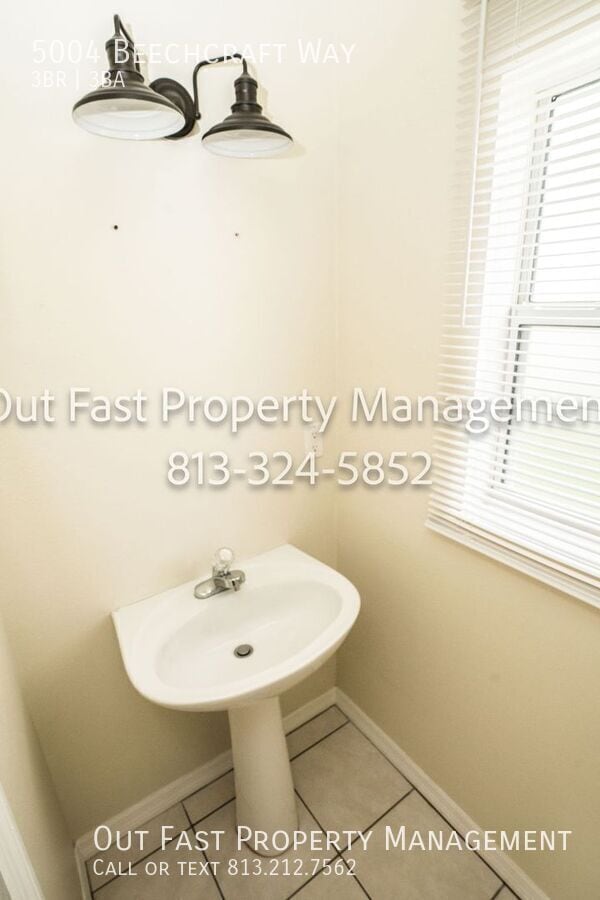 Building Photo - 5004 Beechcraft Way