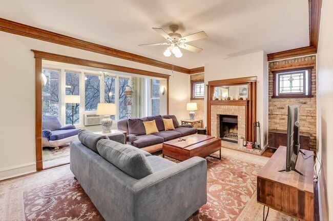 Building Photo - 3755 N Pine Grove Ave