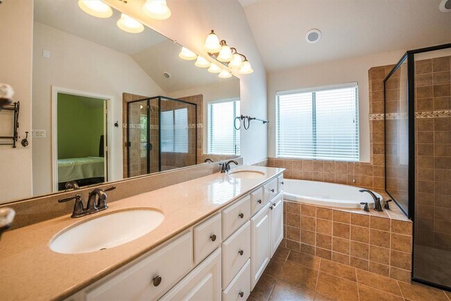 Building Photo - 18419 Willow Oak Bend Dr