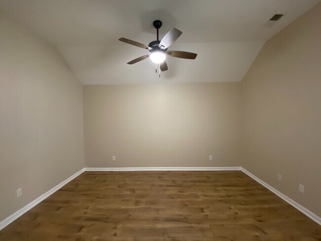 Building Photo - Cozy Home with Fenced-In Backyard for Rent in Bessemer! Available to View with 48 Hours Notice!