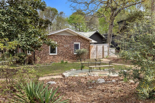 Building Photo - 500 Oak Ave