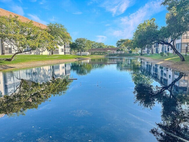 Building Photo - 6090 N Sabal Palm Blvd