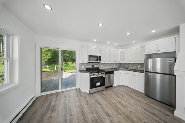Building Photo - 341 Highland Ave Ext