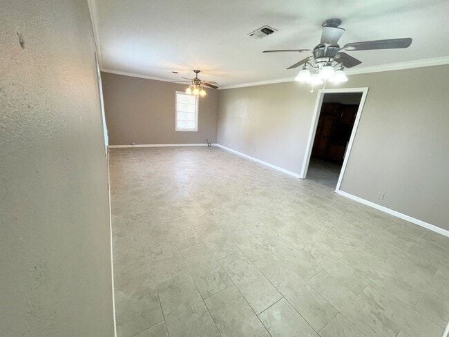 Building Photo - 105 9th Ave