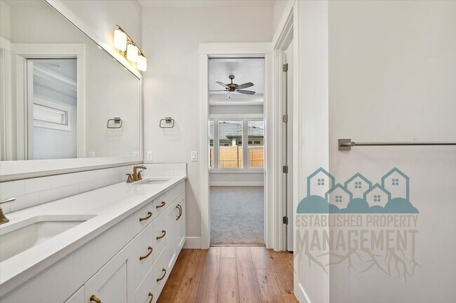 Building Photo - 10399 W Bell Fountain Dr