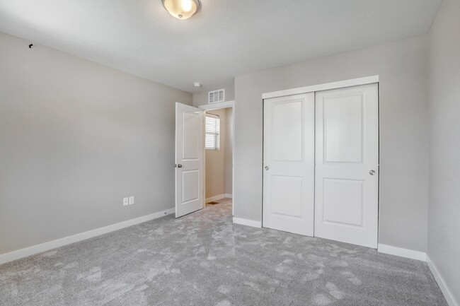 Building Photo - $2,500.00 - 3 Bedrooms and 2.5 Bathrooms T...