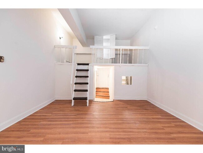 Building Photo - 2311 Spruce St