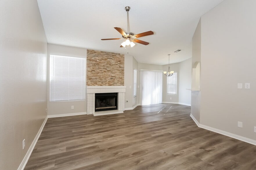 Building Photo - 736 Rusty Spur Dr