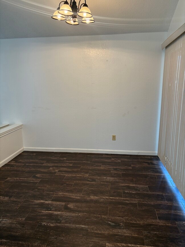 Building Photo - 106 Hollywood Dr