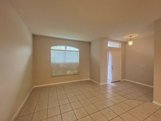 Building Photo - Spacious 4-Bedroom, 2-Bathroom Home for Re...