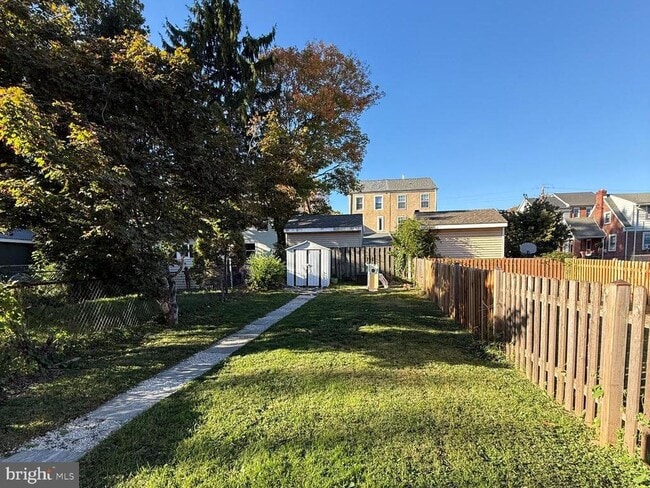 Building Photo - 810 E Elm St