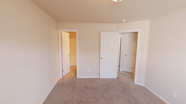 Building Photo - Beautiful Home in West Valley