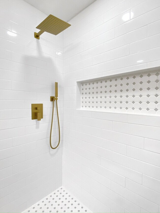 Building Photo - 810 Avenue D