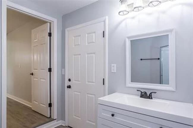Building Photo - Modern 3BR/2BA Near UAB & Downtown