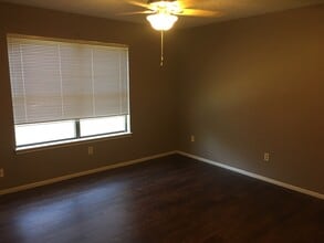 Building Photo - 9807 Memphis Ave