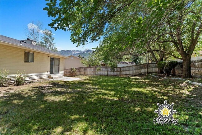 Building Photo - 2066 E 10095 S