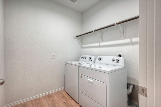 Building Photo - 31603 Zoe Pt