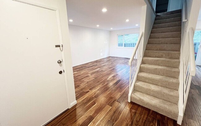 Building Photo - Virginia Hills-3 BR, 2.5 Bath Townhome wit...
