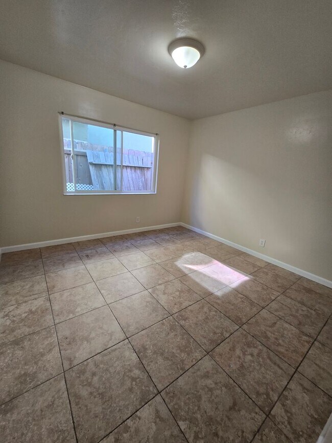 Building Photo - Foothill Plaza Apartments