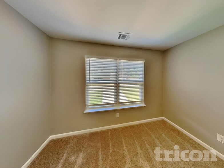 Building Photo - 295 Oak Meadows Dr