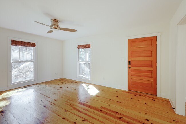 Building Photo - 145 Hendrix Ave