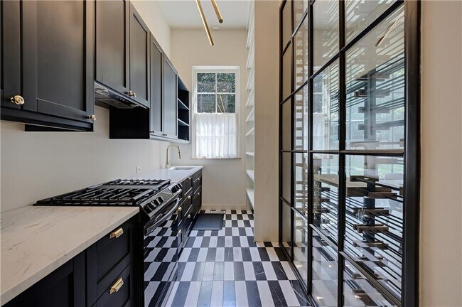 Building Photo - 3570 Knollwood Dr NW