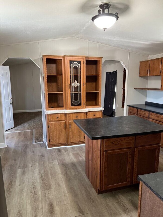 Building Photo - 3 Bed 2 Bath Home in Manhattan, KS